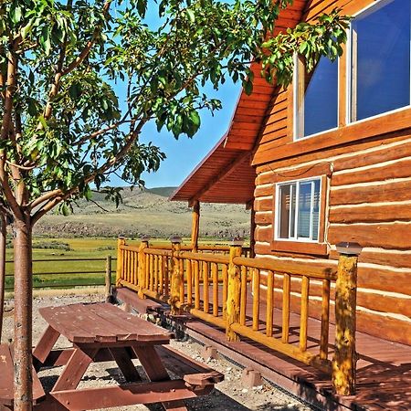 Remote Antimony Log Cabin With Green Meadow Views! Villa Екстериор снимка