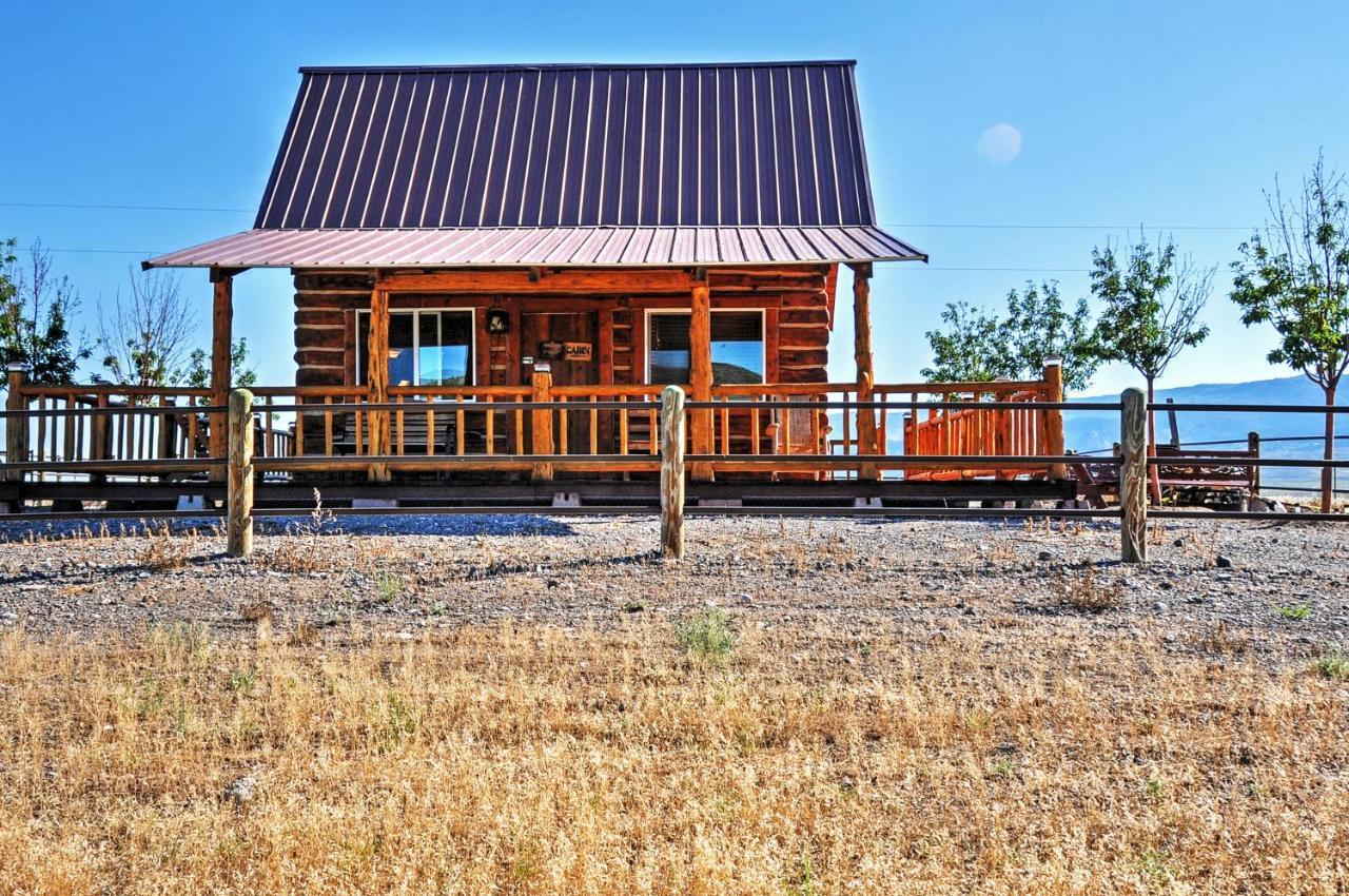 Remote Antimony Log Cabin With Green Meadow Views! Villa Екстериор снимка